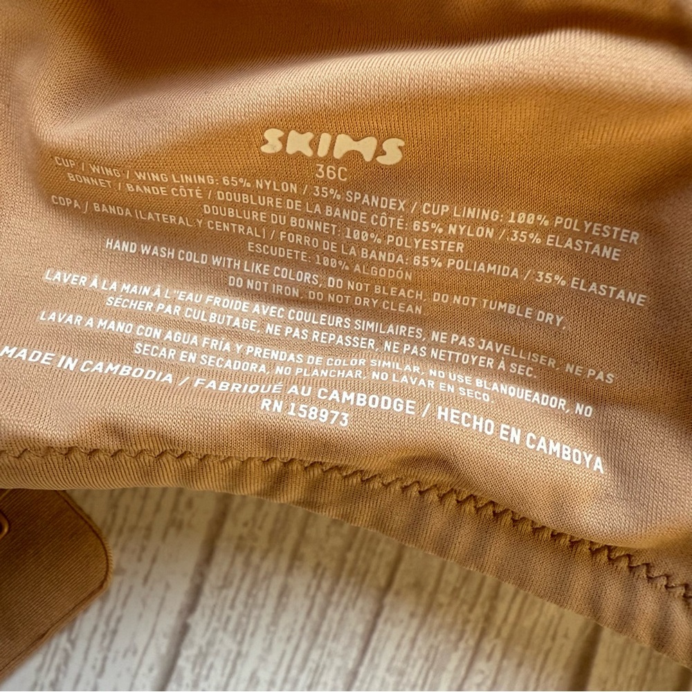 SKIMS Nude Bra - Picture 3 of 5